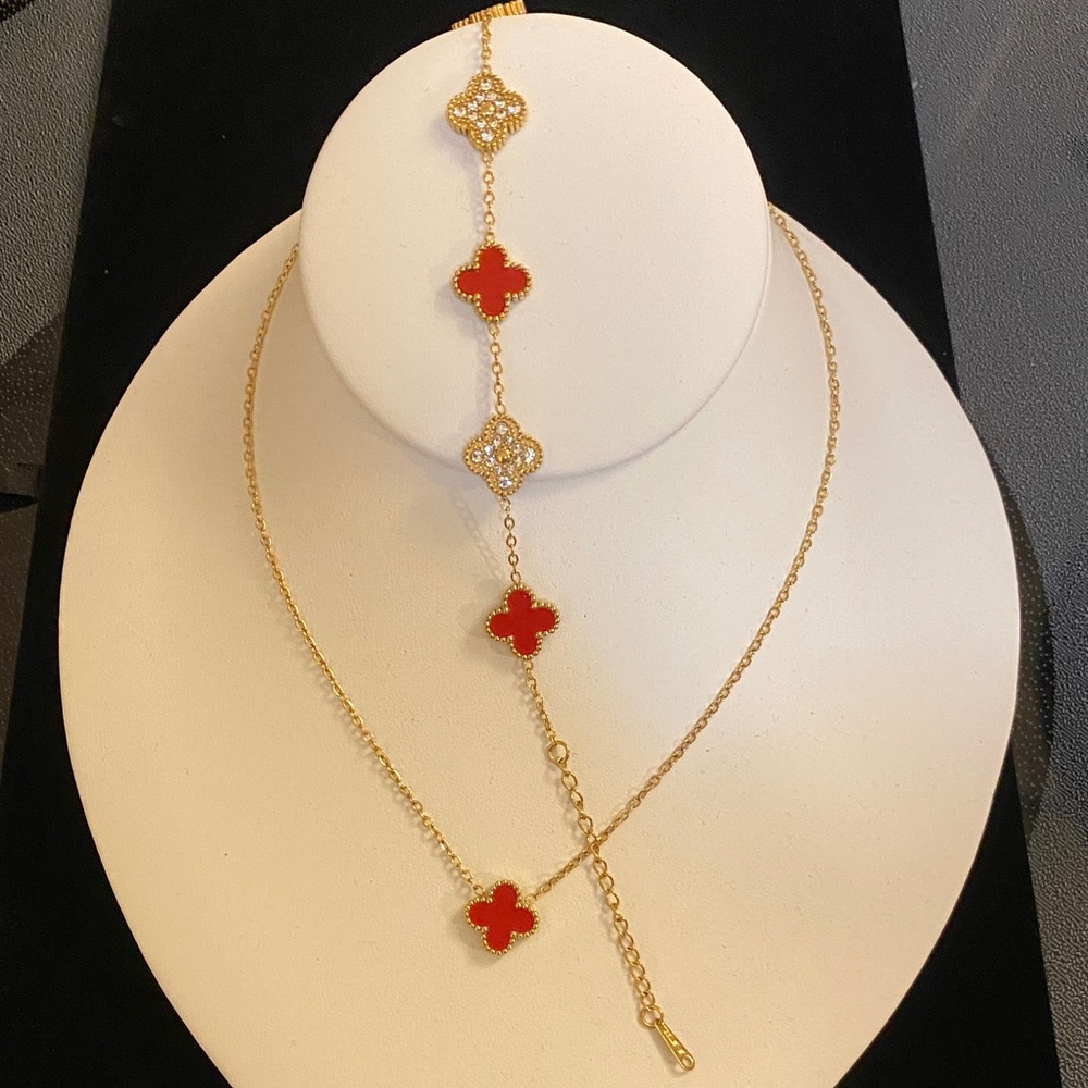 Elegant Gold and Red Clover Necklace Set